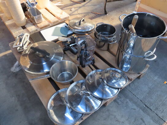 2 paller køkkenredskaber