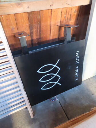 Rumopdeler samt et skilt