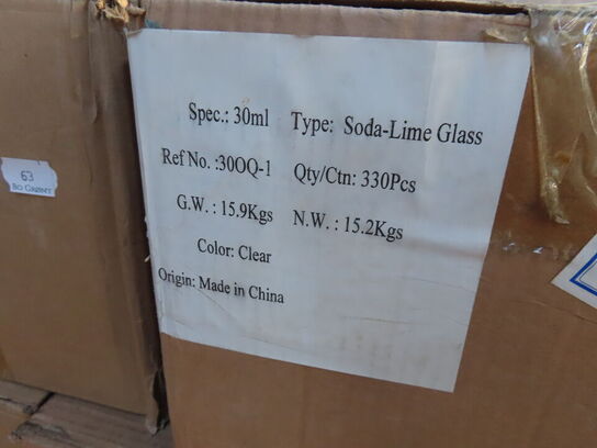 Palle med diverse glasflasker til soya