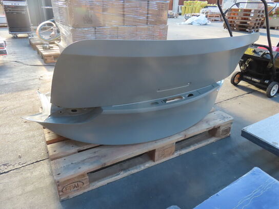 Bagklap TESLA MODEL Y samt venstre forlygte