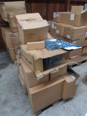 Palle med diverse chopstick og små skåle mv.