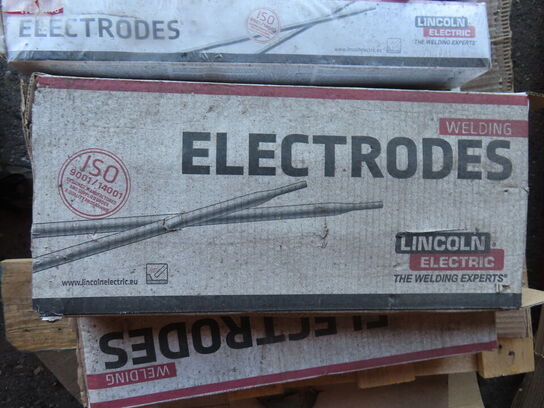 Palle med diverse fliser samt svejseelektroder