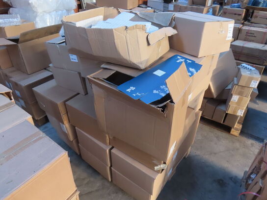 Palle med diverse indpakningskasser