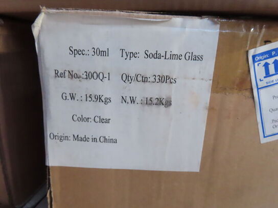 Palle med diverse glasflasker til soya samt låg