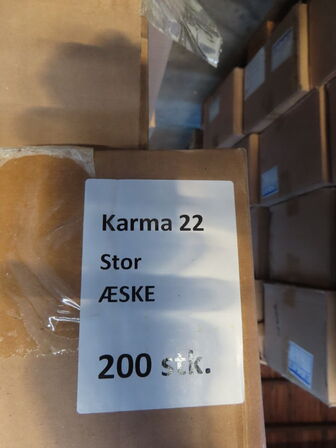 Palle med diverse indpakningskasser