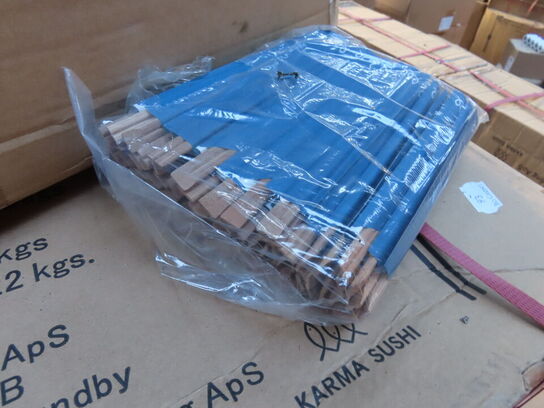 Palle med diverse chopsticks