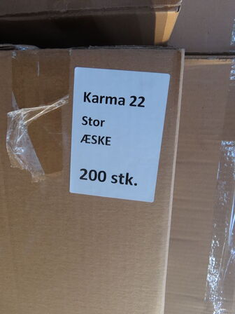 Palle med diverse indpakningskasser