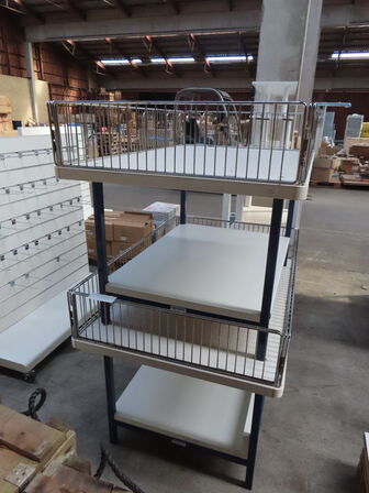 2 stk udstillingsreol