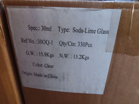 Palle med diverse glasflasker til soya samt låg