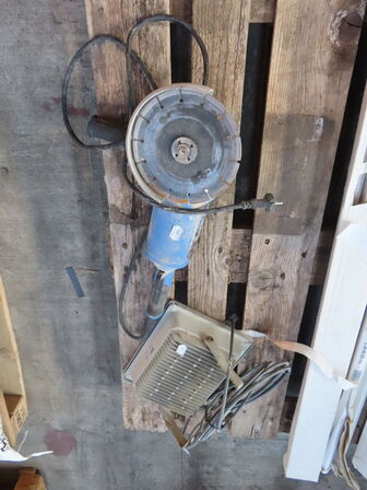 Vinkelsliber samt arbejdslampe