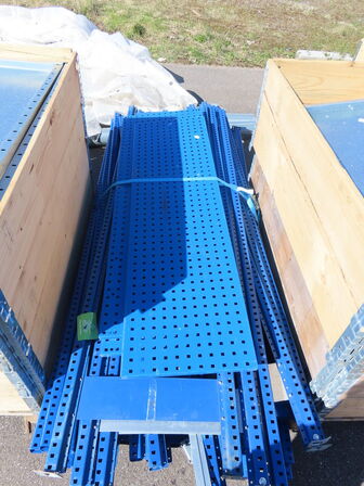 4 stk paller med diverse dele til reolsystem