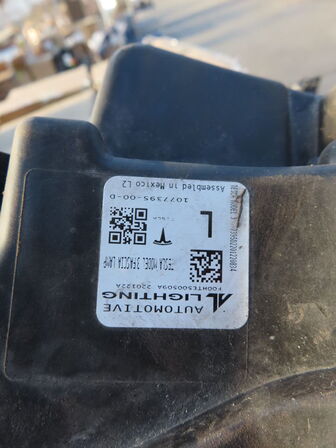 Bagklap TESLA MODEL Y samt venstre forlygte