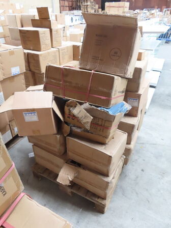 Palle med diverse chopstick og små skåle mv.