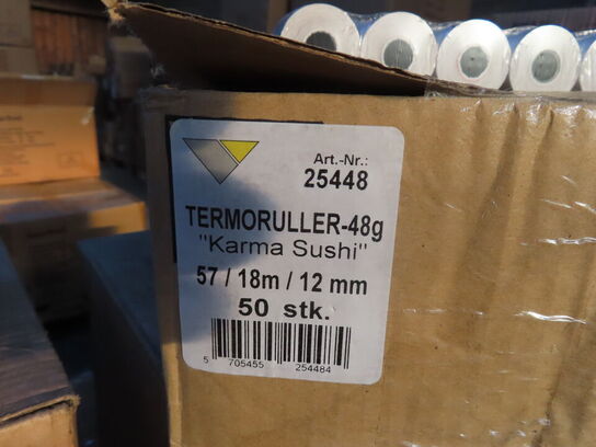 Palle med diverse glasflasker, chopsticks mv.