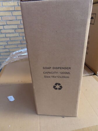 11 kasser med sæbedispensere 