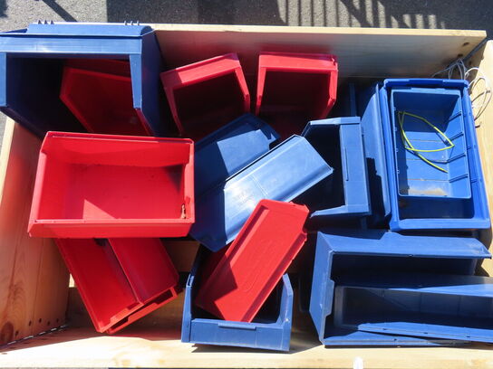 Palle med diverse sortimentskasser