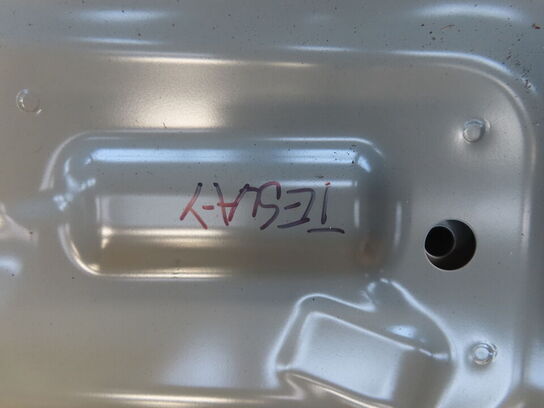 Bagklap TESLA MODEL Y samt venstre forlygte