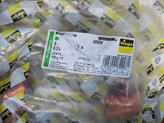 Kasse med diverse kobberfittings