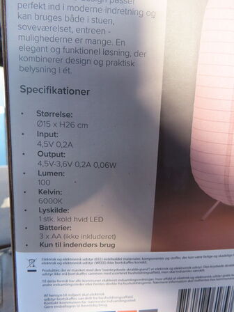 Palle med diverse papirsbordlamper