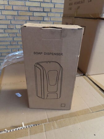 11 kasser med sæbedispensere 