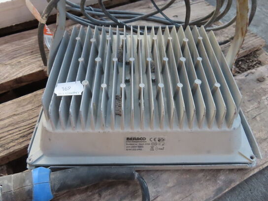 Vinkelsliber samt arbejdslampe