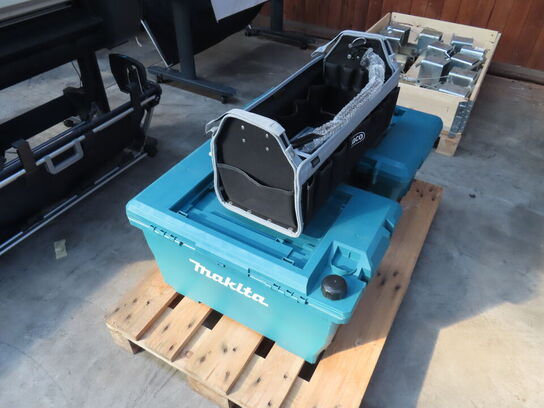 2 stk vandbeholder MAKITA samt 1 stk værktøjskasser RAACO