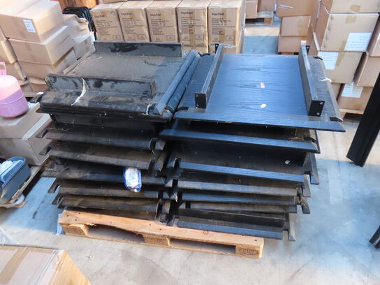 Ca. 17 stk cafeborde med ben