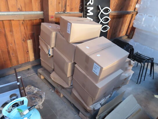 Palle med diverse indpakningskasser