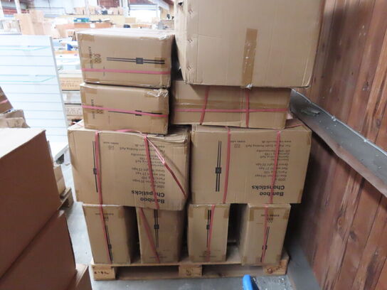 Palle med diverse chopstick samt stol