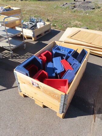 Palle med diverse sortimentskasser