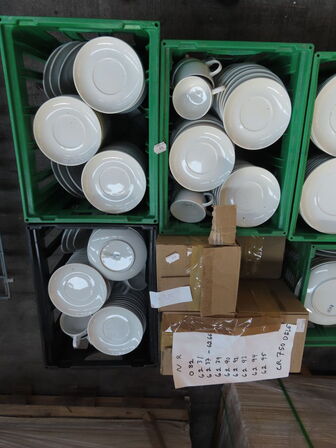 Ca 750 dele af tallerkener, kopper mv. ROYAL COPENHAGEN