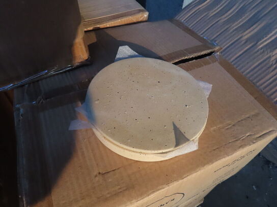 Palle med diverse keramiske skåle