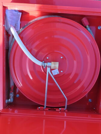 Branskab inkl brandslange samt truckværn