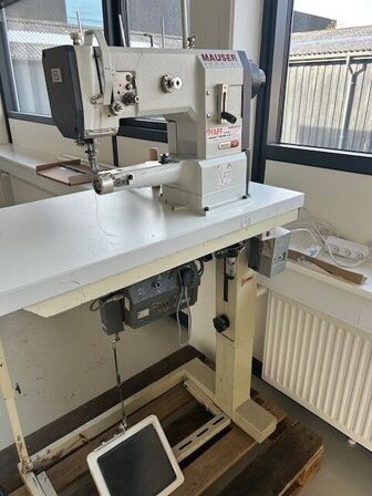 Industrisymaskine MAUSER med friarm