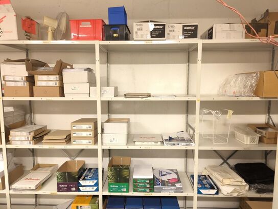 Diverse kontorartikler fra 3 reoler