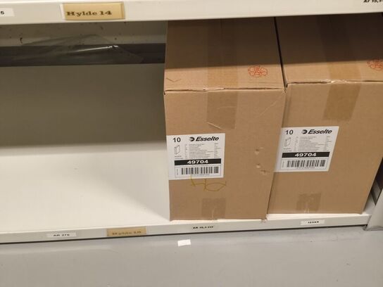 Diverse kontorartikler fra 2 reoler