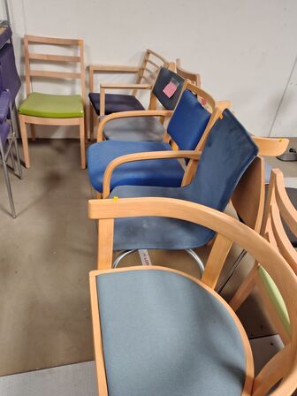 11 stole, assorterede