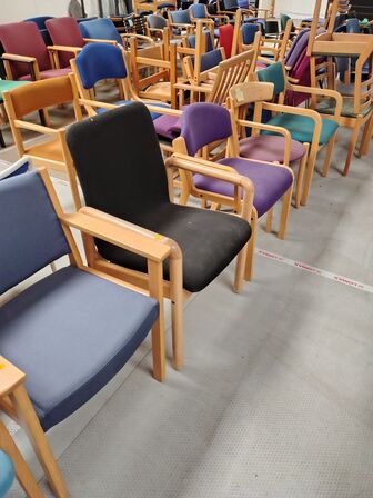 10 stole, assorterede