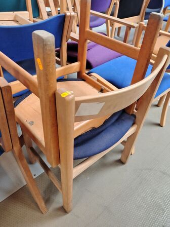 12 stole, assorterede