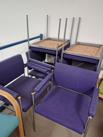 6 stole med lilla stof