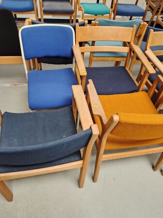 12 stole, assorterede