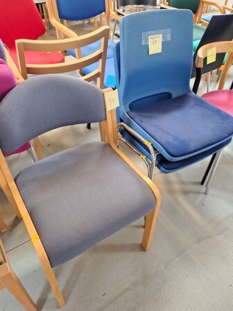 10 stole, assorterede