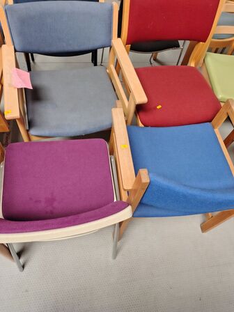 12 stole, assorterede