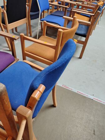 12 stole, assorterede