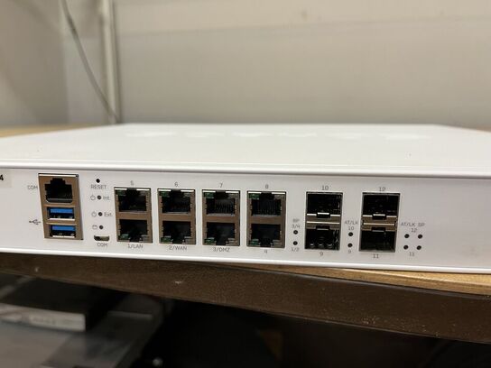 2 Stk. It-Firewall  SOPHOS Model: XG310 Rev2.