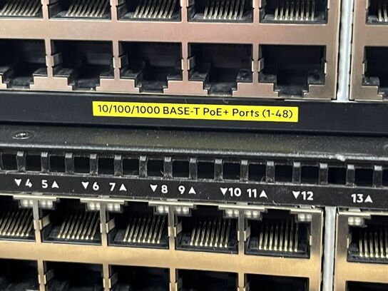 2 stk. Serverudstyr HP/ARUBA  Model: 2540 JL357 A