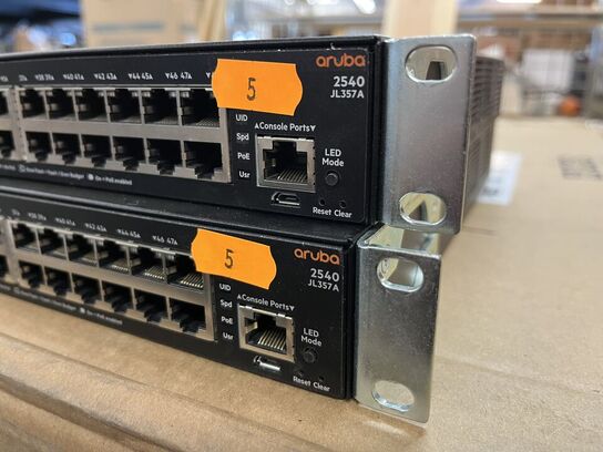 2 stk. Serverudstyr HP/ARUBA  Model: 2540 JL357 A