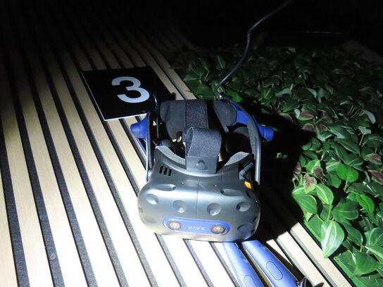 VR sæt, 43"  monitor, VR Headset, HTC VIVE PRO EYE HMD, 2 stk. HTC Controller