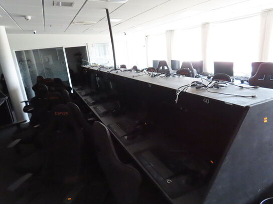 GAMERBORD - KAN FØRST AFHENTES FRA KL. 13:00 og til 15:00