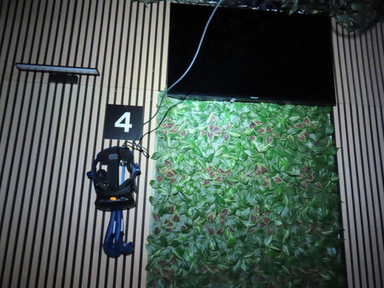 VR sæt, 43"  monitor, VR Headset, HTC VIVE PRO EYE HMD, 2 stk. HTC Controller